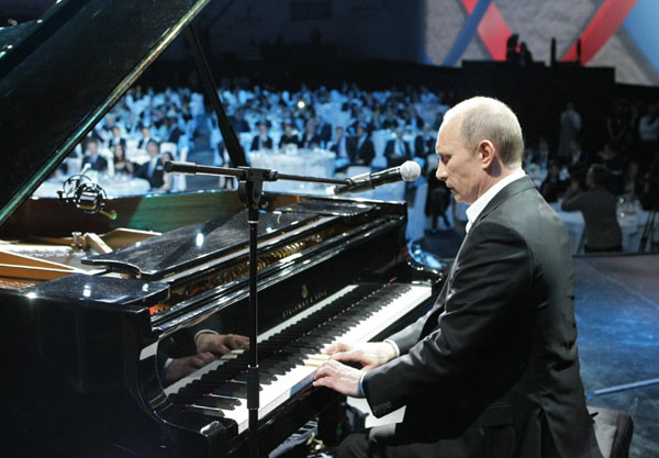 Putin sings, plays piano at charity concert