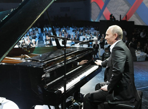 Putin sings, plays piano at charity concert