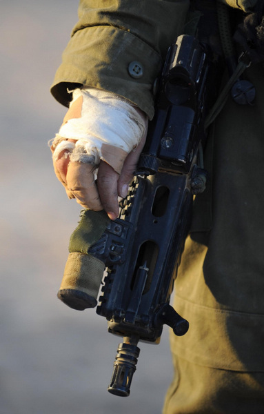 Israeli female soldiers in military drill