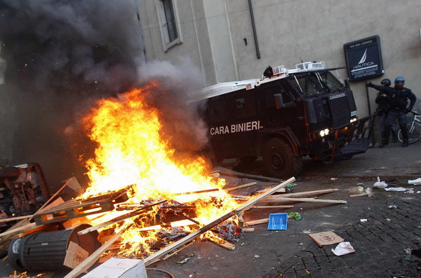 Riots in Rome as Berlusconi survives vote