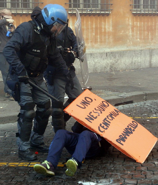 Riots in Rome as Berlusconi survives vote