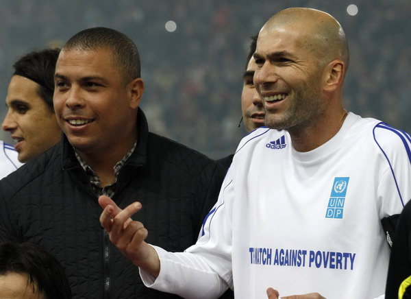 Soccer stars play match against poverty
