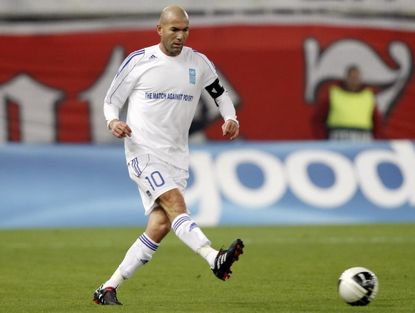 Soccer stars play match against poverty