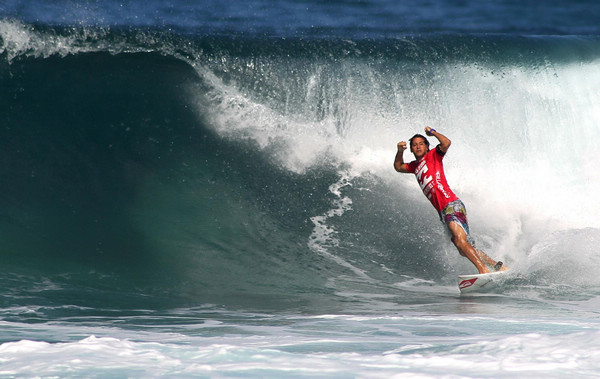 Breathtaking moment in surfing