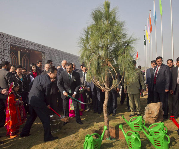Leaders open China-Pakistan friendship center