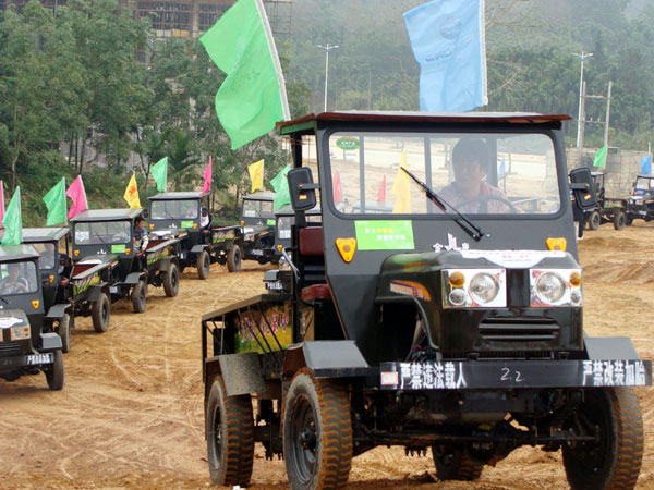 Tractor competitions in S China