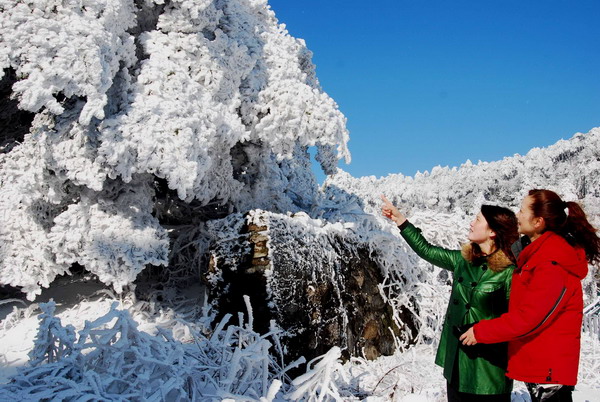 The beauty of ice at Lushan Mountain