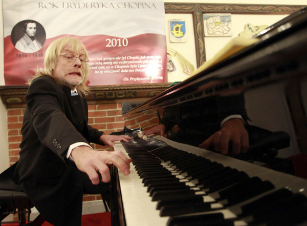 Biggest piano to mark end of Chopin Year