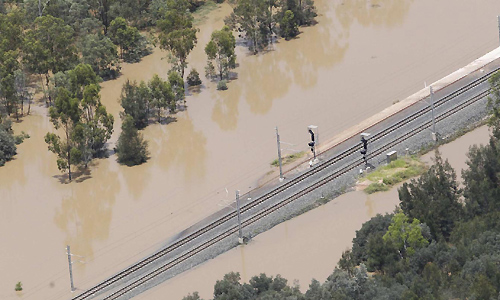 Australian military flies in flood relief supplies