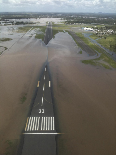 Australian military flies in flood relief supplies