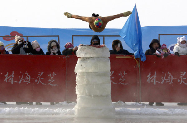 Swimming with ice in Songhua River