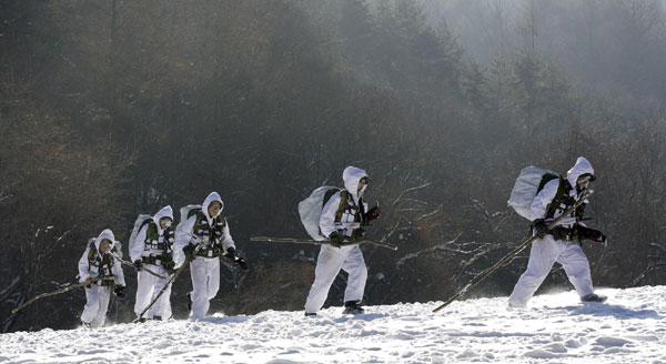 Soldiers go topless in wintry drill