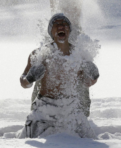 Soldiers go topless in wintry drill