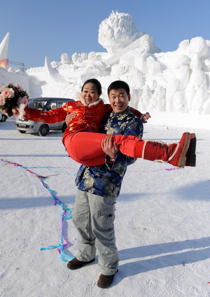 Warm hearts amid the ice at sub-zero wedding