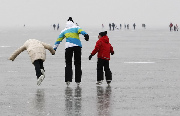 Ice-skating turns to be fun sports in Austria