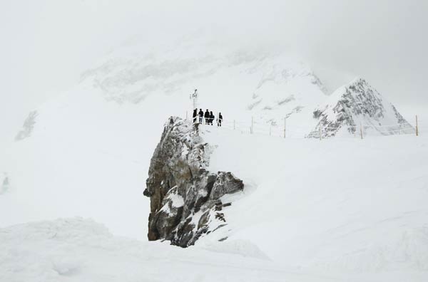 Snapshots: The world in 24 hours