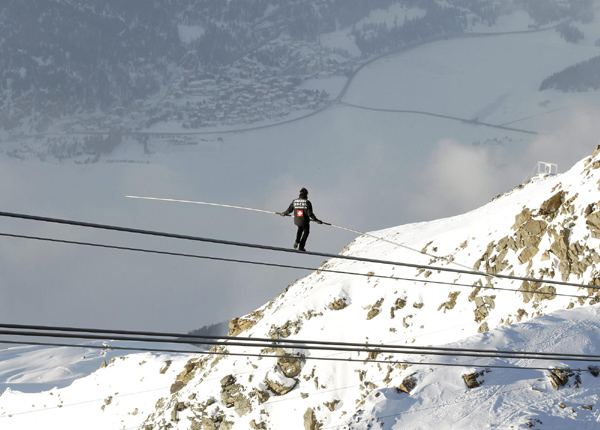 Daring Swiss acrobat challenges mountain walk