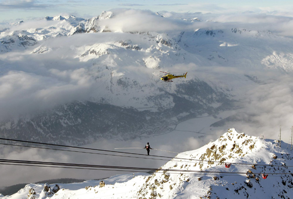 Daring Swiss acrobat challenges mountain walk