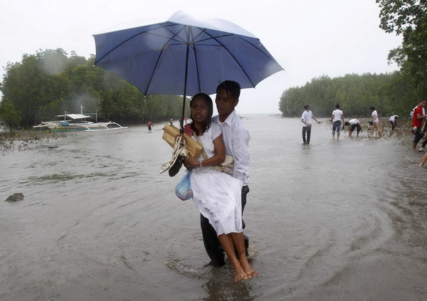 Couples fall in love with nature on Valentine's Day