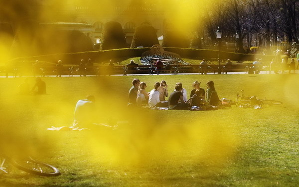 Snapshots: the world in 24 hours, March 24