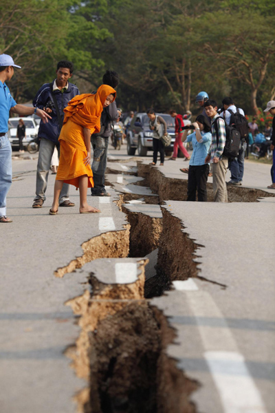 Powerful quake hits Myanmar