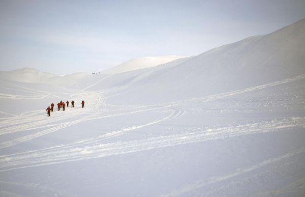 Prince Harry hits the ice for polar charity trek