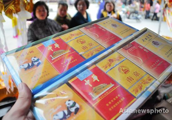 Sacrificial offerings swarm market in S China