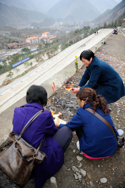 Beichuan quake victims mourned during Qingming Festival