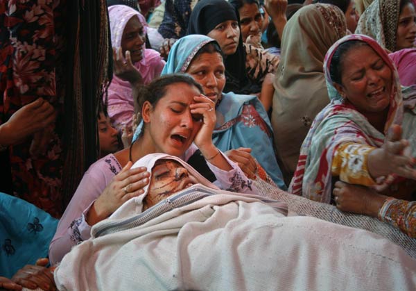 Snapshots: The world in 24 hours April 4