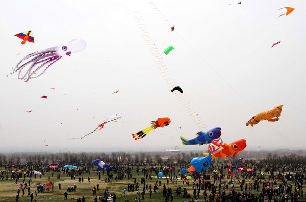 The kite runners in E. China