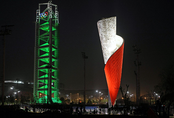 Olympic torch lights up Bird's Nest once again