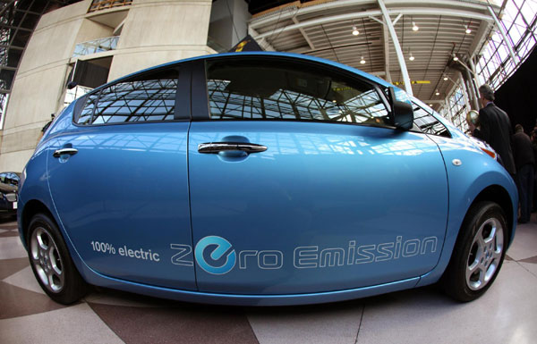 Nissan Leaf all-electric car débuts