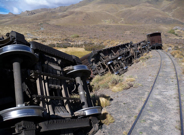 Gale derails Argentina train, 20 injured