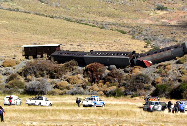 Gale derails Argentina train, 20 injured
