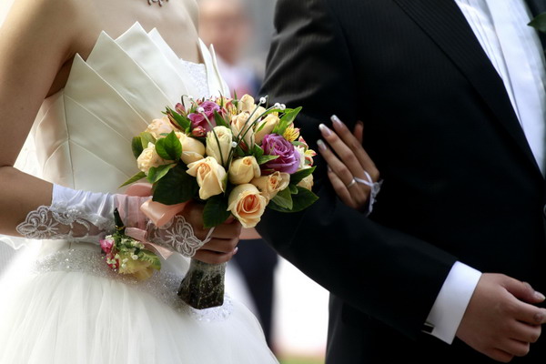 400 couples marry to mark 100 year history