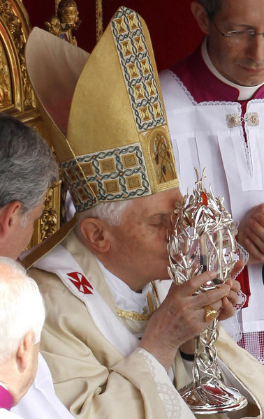 Pope beatifies John Paul before 1m faithful