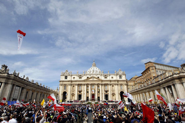 Pope beatifies John Paul before 1m faithful