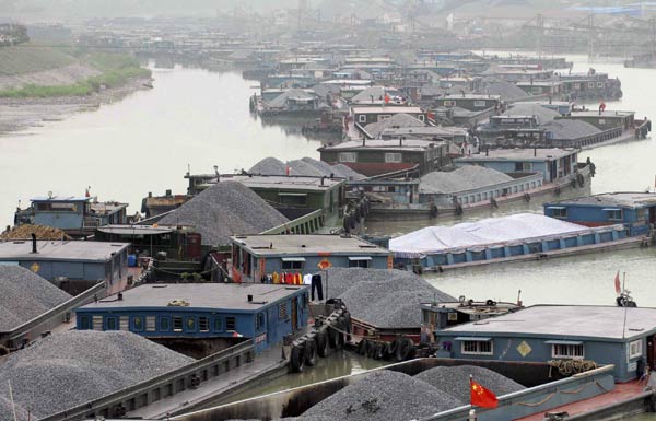 Water gridlock in E China as 700 boats grounded