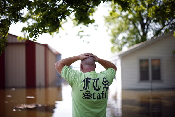 Snapshots: the world in 24 hours May 7, 2011