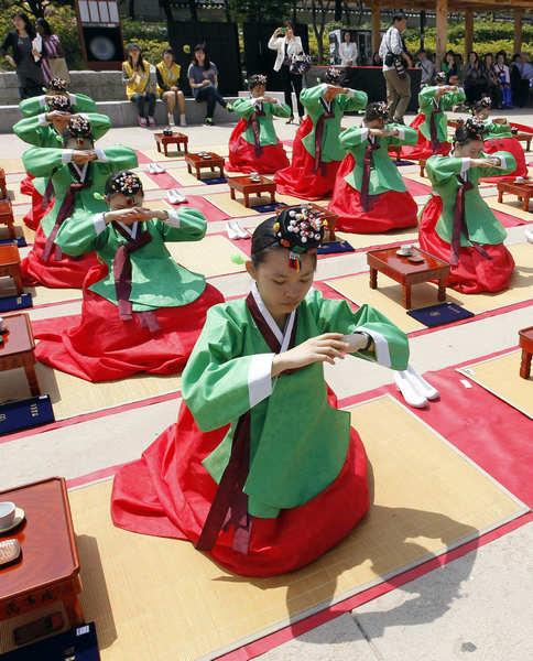Participants make deep bows during a traditional coming-of-age ceremony in Seoul May 16, 2011. Coming-of-age day ceremony in Seoul