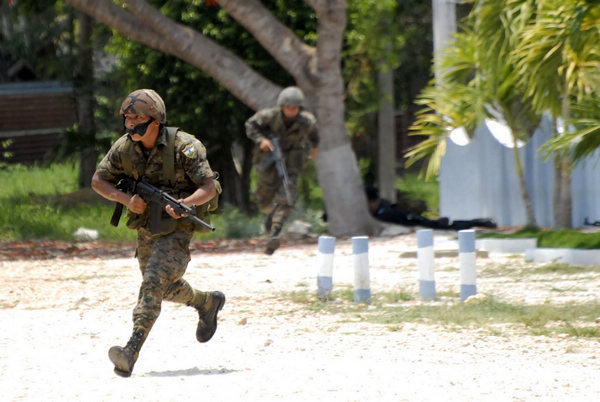 Guatemalan police search for massacre suspects