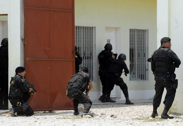 Guatemalan police search for massacre suspects