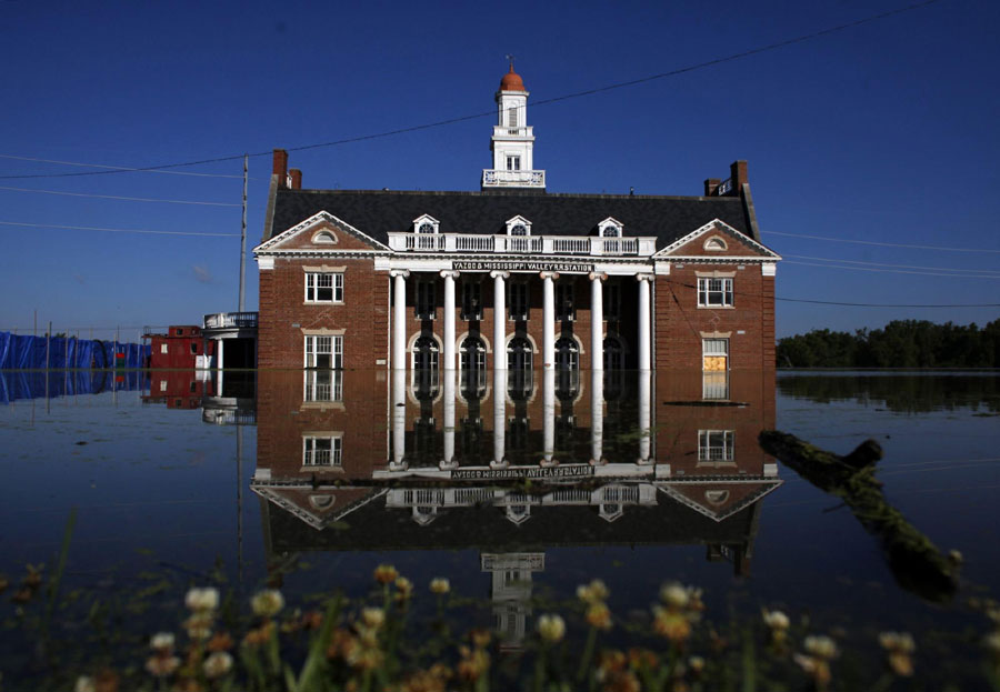 Snapshots: The world in 24 hours, May 17