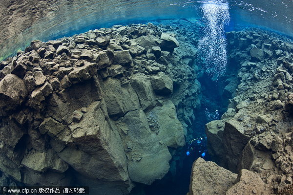 Stunning underwater valley between two continents