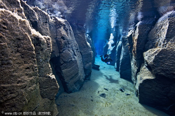 Stunning underwater valley between two continents