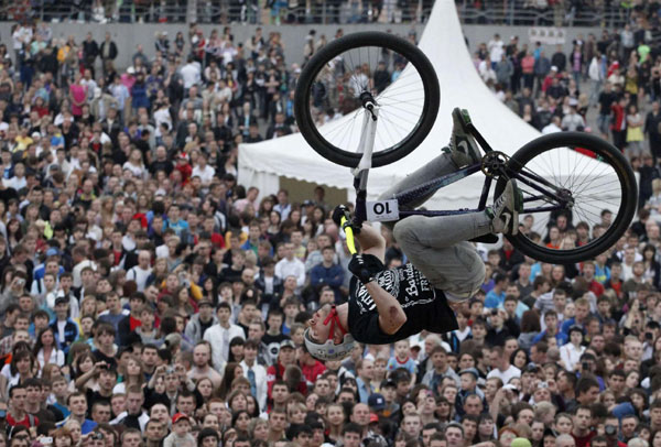 Red Bull Moto and BMX freestyle show in Russia
