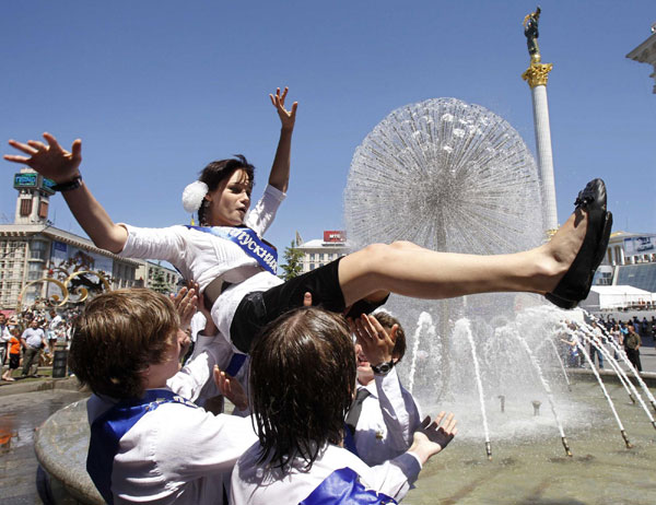 Ukraine school graduates celebrate 'last bell' day