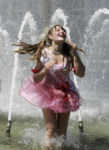 Ukraine school graduates celebrate last bell day