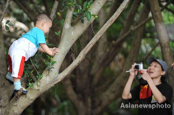 Baby rock climbs before he can walk