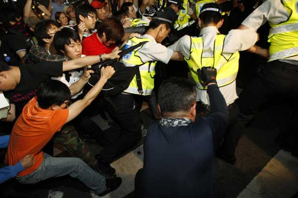 Students rally for fees cuts in Seoul
